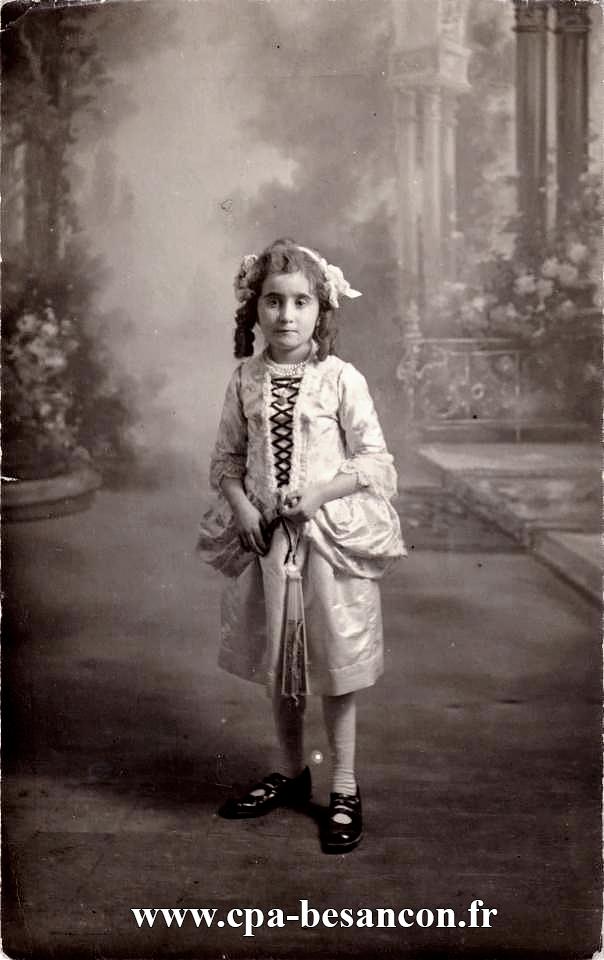 BESANÇON - Jeune fille